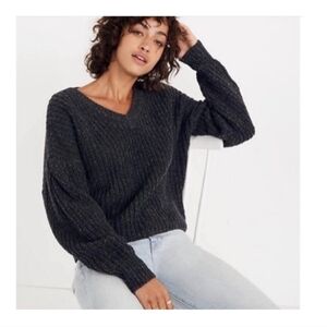 Madewell Women's V-Neck Sweater in Charcoal